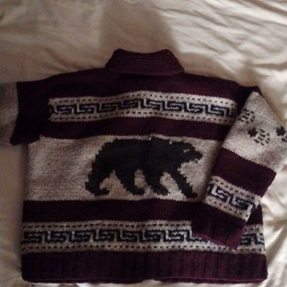 Filson Cowichan Bear and Cubs Shawl Cardigan and Scarf - Picture 2 of 11